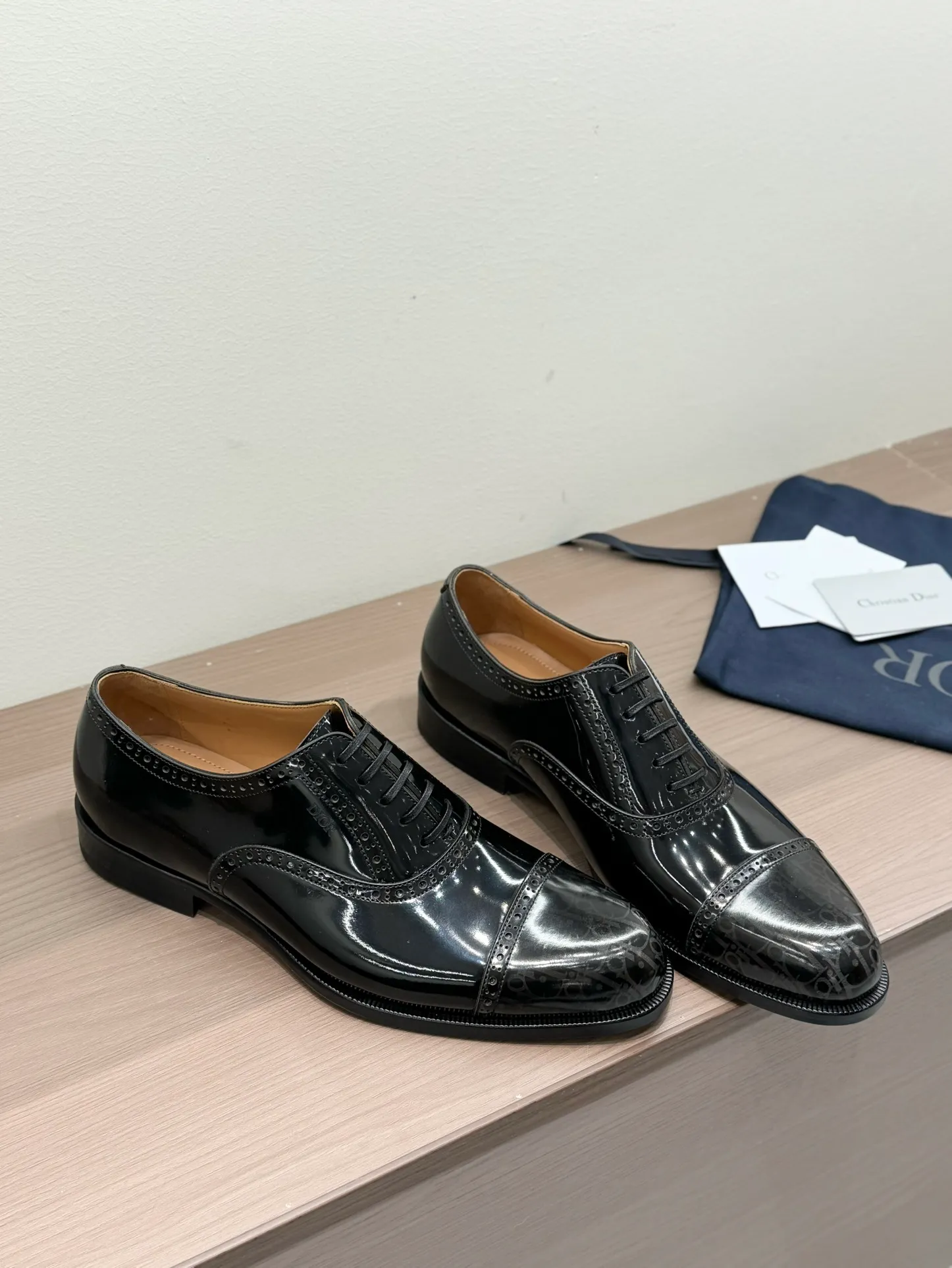 [Dior] Top P: 960💰 Standard code 39-44 (38.45.46 custom-made, non-returnable and non-exchangeable) Dior Dior's latest high-end men's boutique casual leather shoes, imported cowhide upper, water-dyed cowhide lining, imported leather outsole, perfect details are impeccable.